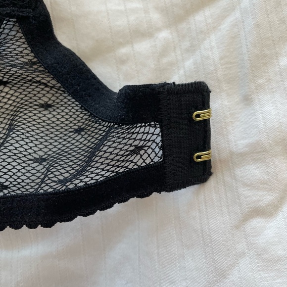 NWT Victoria’s Secret Blank and Red Lace Balconet Bra 36C - Picture 11 of 11